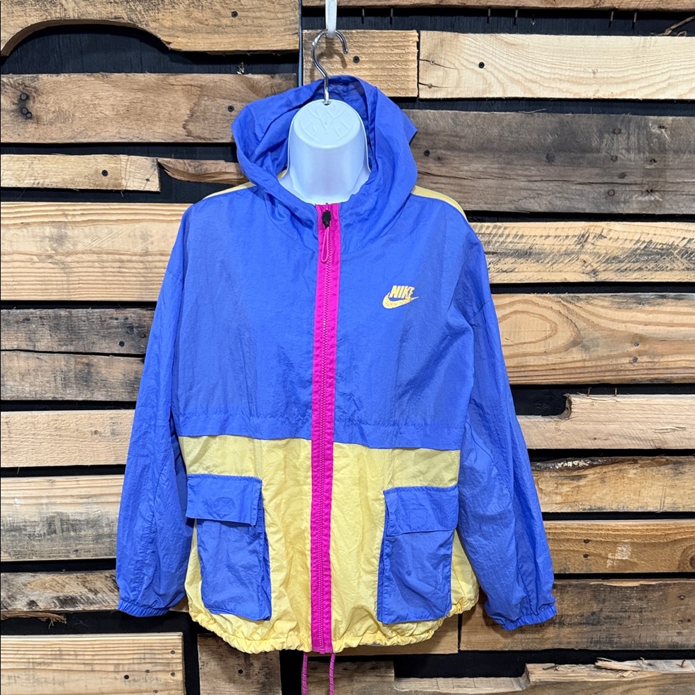 Nike Unisex Size M Mesh Lined
Windbreaker Jacket Paint Splash Logo
Multicolored